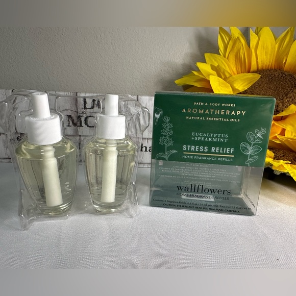 Bath & Body Works Eucalyptus + Spearmint Enhanced Fragrance wallflowers - Picture 3 of 6